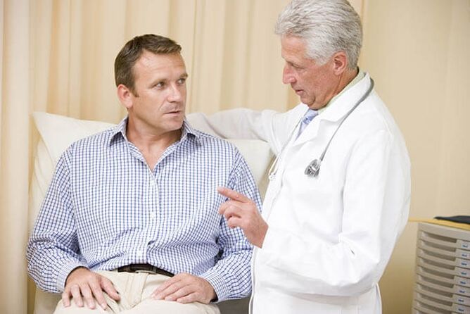 un patient atteint de prostatite lors d'un rendez-vous chez le médecin